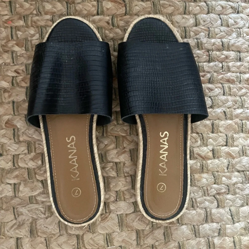 KAANAS ❤️‍🔥 BLACK RAFIA ESPADRILLE SLIDES SIZE 7